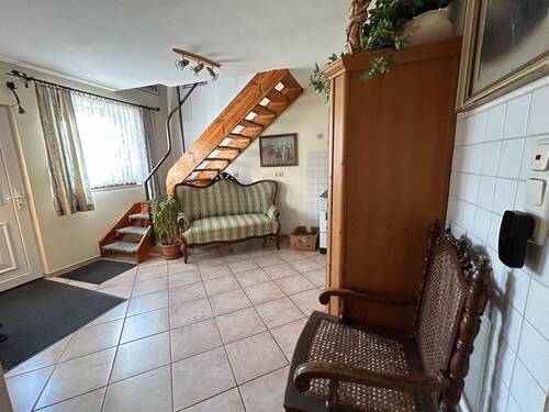 Diele und separater Eingang zur OG-Whg. - 