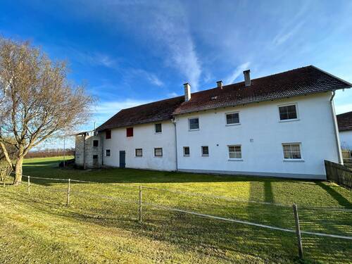 Ansicht West - 6 Zimmer Mehrfamilienhaus, Wohnhaus zum Kaufen in Langenpreising