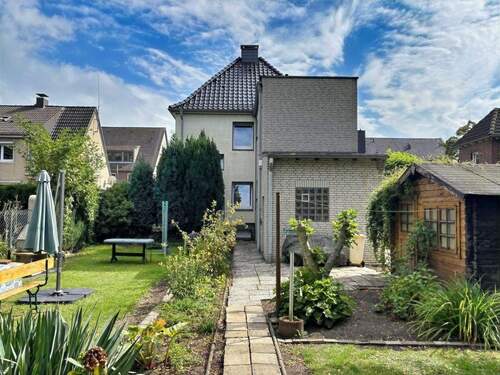 Rückansicht - 9 Zimmer Einfamilienhaus zum Kaufen in Krefeld