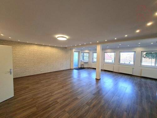 Blick auf Terrasse - 2 Zimmer Etagenwohnung zum Kaufen in Neunkirchen/Saar