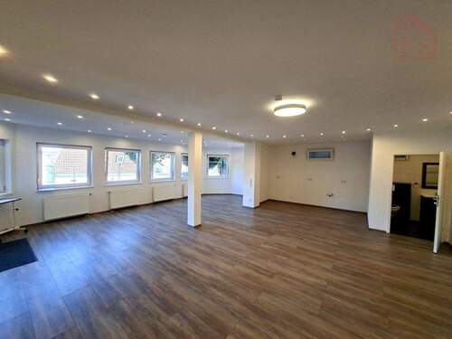 Blick in Küche - 2 Zimmer Etagenwohnung in Neunkirchen/Saar