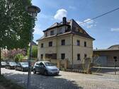 Titelbild - Attraktives Mehrfamilienhaus mit großem Innenhof und Nebengebäuden
