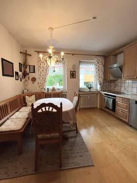 Große Küche mit Essbereich - 