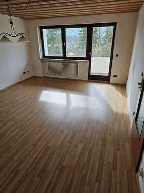 Wohnzimmer - 4 Zimmer Etagenwohnung zum Kaufen in Mühldorf