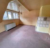 Sanierungsbedürftige 3-Zi-Dachgeschosswohnung mit Hobbyräume und Garage in HöfenEnz - Höfen an der Enz Sanierungsbedürftige 3-Zi-Dachgeschosswohnung mit Hobbyräume und Garage in HöfenEnz - Höfen an der Enz