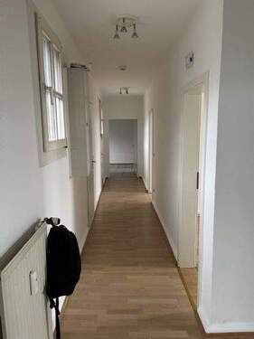 Flur - Etagenwohnung mit 78,00 m&sup2; in Duisburg zur Miete