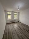 Wohnzimmer 1 - Komplett sanierte 2 Zimmer Wohnung in Duisburg zu vermieten