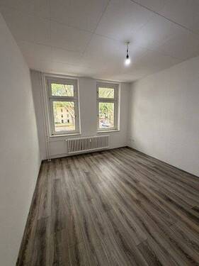 Wohnzimmer 1 - Komplett sanierte 2 Zimmer Wohnung in Duisburg zu vermieten