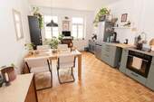 Kochen - HIER WIRD ES GEMÜTLICH Helle Altbauwohnung mit Dachloggia und Parkettboden