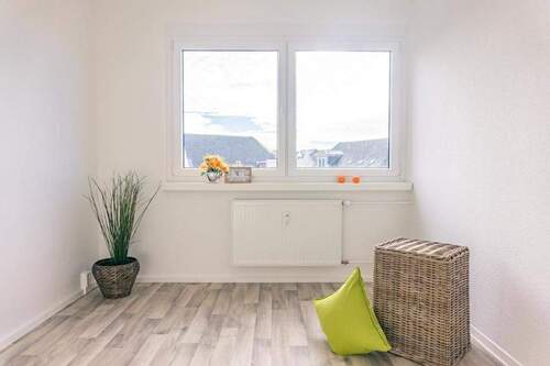 Wohnzimmer Vergleichswohnung - 4 Zimmer Etagenwohnung zur Miete in Chemnitz