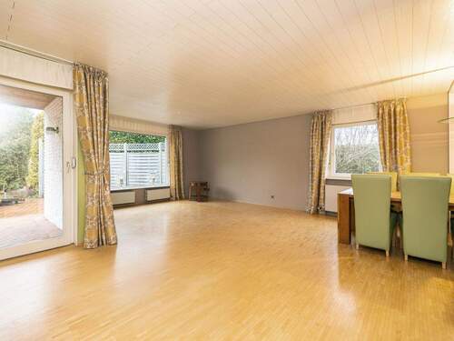 Heller Wohn- und Essbereich - 4 Zimmer Bungalow zum Kaufen in Schloß Holte-Stukenbrock