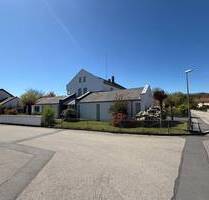 Modernes Wohnhaus mit multifunktionalem Anbau in Nabburg