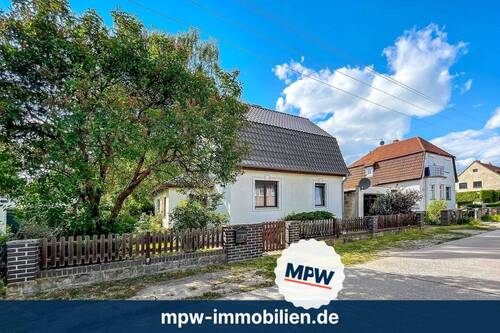Außenansicht - Sanieren, gestalten, wohlfühlen: Einfamilienaus mit Potenzial in Mahlsdorf Nord
