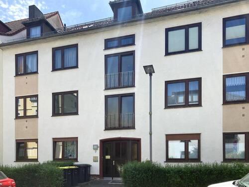 Hausansicht - Attraktive, frisch renovierte 2-Zimmer-Wohnung mit Südbalkon in bevorzugter Lage von Kassel-Süd