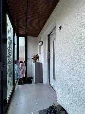 Windfang mit Haustür - 3 Zimmer Doppelhaushälfte in Salzgitter