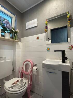 EG WC - 