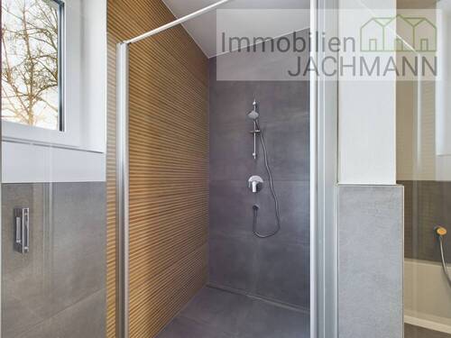 Dusche aus Vergleichswohnung - 