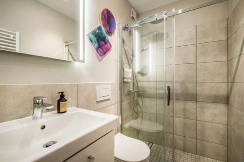 Gäste-WC /Duschbad im vorderen Bereich der Wohnung - 