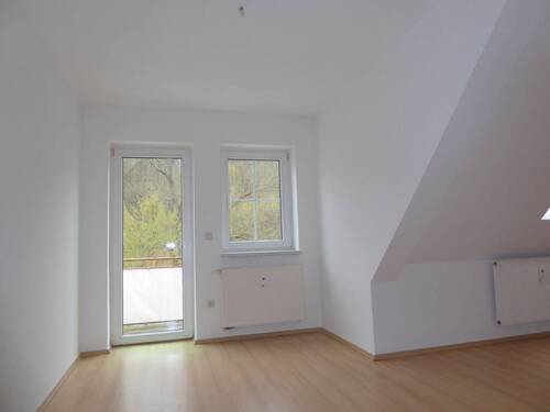 Wohnzimmer - Schöne 2-Zimmer-Dachgeschosswohnung mit Balkon im Rudolspark