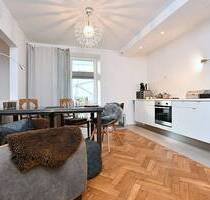 Wunderschöne, möblierte Altbauwohnung mit Reinigungsservice in Stuttgart West