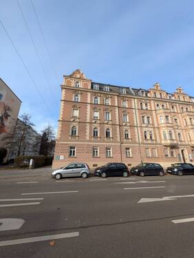 PXL_20251121_103600296.jpg - Eleganter Altbau-traum in zentraler Lage