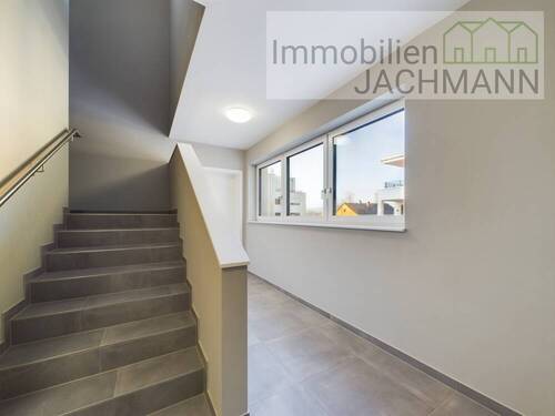 Treppenhaus - 3 Zimmer Etagenwohnung in Schwarzach