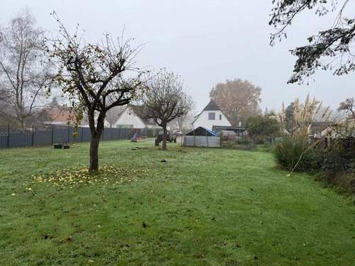 Blick von hinterer Grenze - Einfamilienhaus mit 172,00 m&sup2; in Geestland OT Langen zum Kaufen