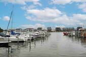 Yachtzentrum am Wasser - 
