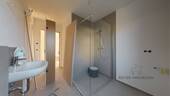Badezimmer mit ebenerdiger Dusche - 3 Zimmer Etagenwohnung in Hünfeld / Oberrombach