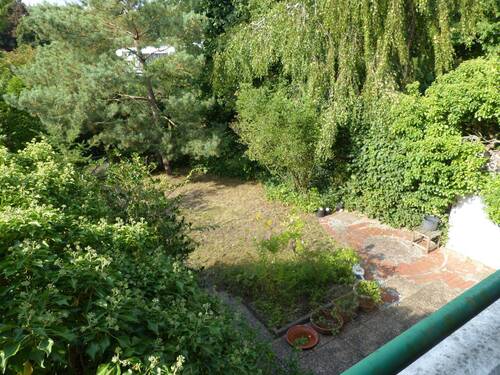 Blick vom Balkon in den Garten - 