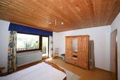 Schlafzimmer mit Balkonzugang - 