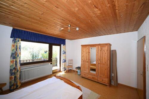 Schlafzimmer mit Balkonzugang - 