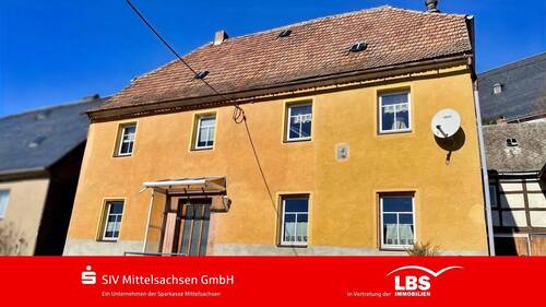 Straßenansicht Wohngebäude - Charmantes Wohnhaus mit Nebengebäude