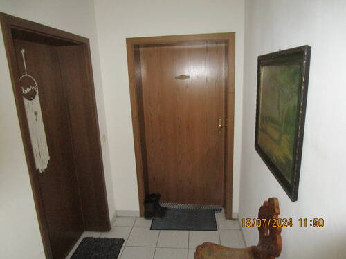 342. Hausflur mit Eingangsbereich der Wohnung..JP - 