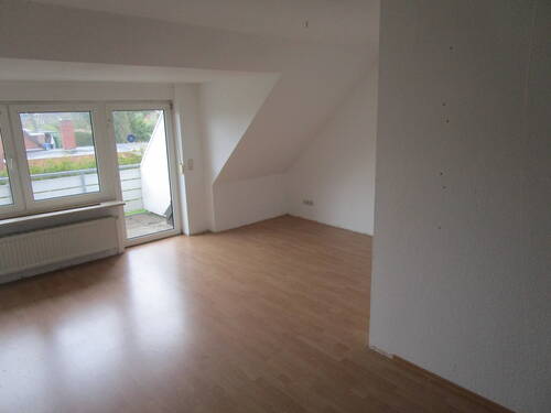 68. Wohnzimmer mit Zugang zum Westbalkon der Eigen - 