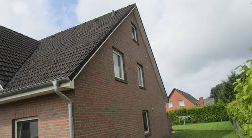 10. Blick auf die Nordseite des Mehrfamilienhauses - 