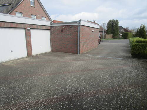 101. Auffahrt zu weiteren Garagen der Wohnungen.J - 