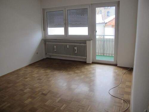 Wohnzimmer - 2 Zimmer Etagenwohnung in Altötting