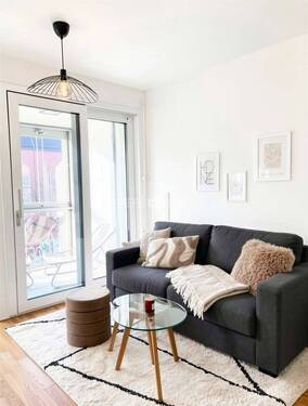 Wohnbereich mit Loggia - 1 Zimmer Etagenwohnung in Hamburg