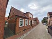 Außen Front - 8 Zimmer Einfamilienhaus zum Kaufen in Meldorf