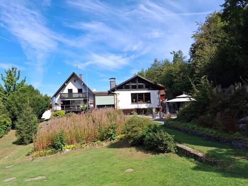 LE Südansicht bei strahlend blauem Himmel (002) - 6 Zimmer Einfamilienhaus zum Kaufen in Lemgo