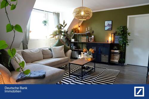 Wohnzimmer - Renoviertes 3-Familienhaus mit Blick ins Naturschutzgebiet - bereits in Eigentum aufgeteilt