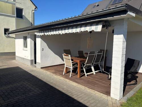 Anbau mit Freisitz.jpg - 5 Zimmer Mehrfamilienhaus, Wohnhaus in Kleinostheim