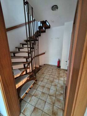 Eingangsbereich/Flur - Reihenmittelhaus mit 139,00 m² in Pforzheim zum Kaufen