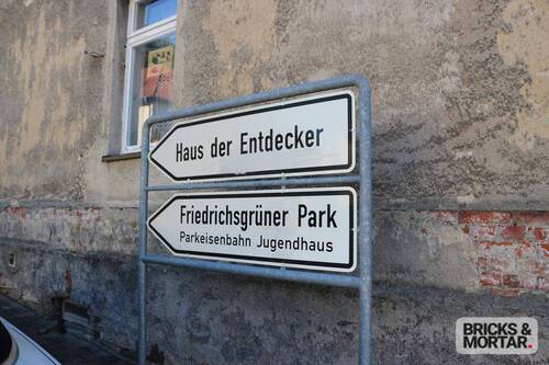 Wegweiser - Mehrfamilienhaus, Wohnhaus mit 302,00 m&sup2; in Reinsdorf zum Kaufen