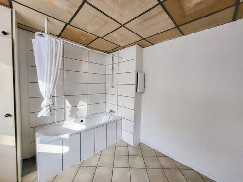 Badezimmer mit Wanne - 