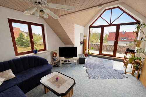 Blick in das Wohnzimmer - 4 Zimmer Etagenwohnung zum Kaufen in Dachau