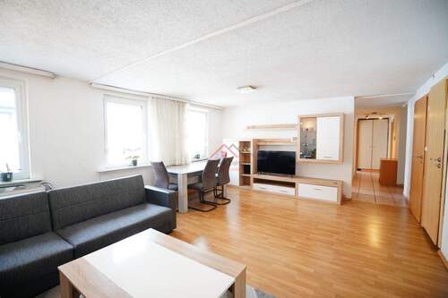 Wohnzimmeransicht - 5 Zimmer Etagenwohnung in Tuttlingen