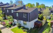 Hausansicht - Familienwohnen mit Perspektive – Reihenendhaus mit Garten, Balkon und Vollkeller