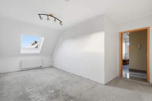 Schlafzimmer ohne Fußboden, perfekt zum neu verlegen nach eigenen Wünschen - 